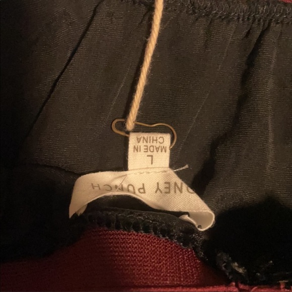 Women’s dainty hooligan sports bra size large. - Picture 3 of 3